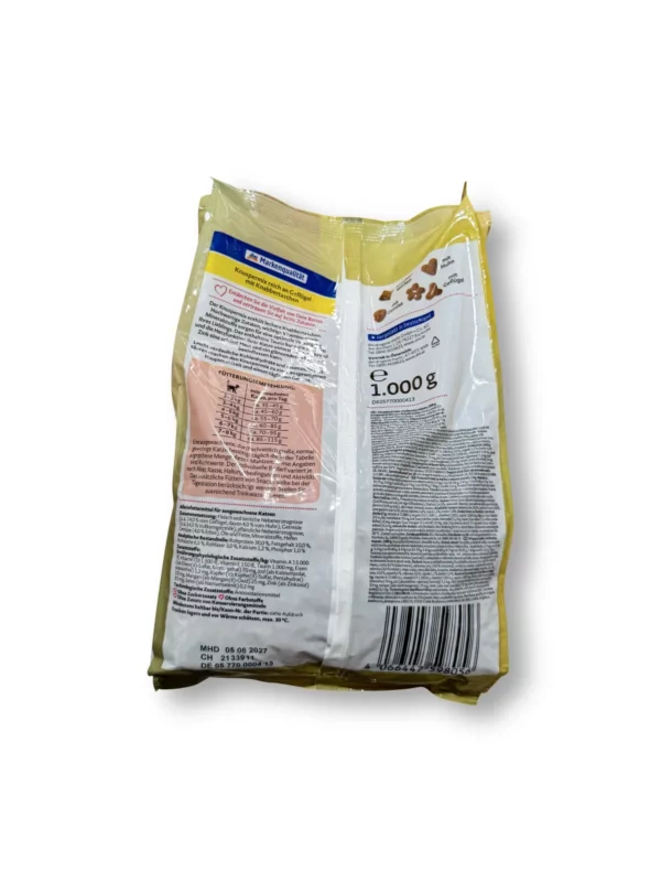 Dry cat food crunchy mix rich in poultry with kibble pockets, 1,000 g